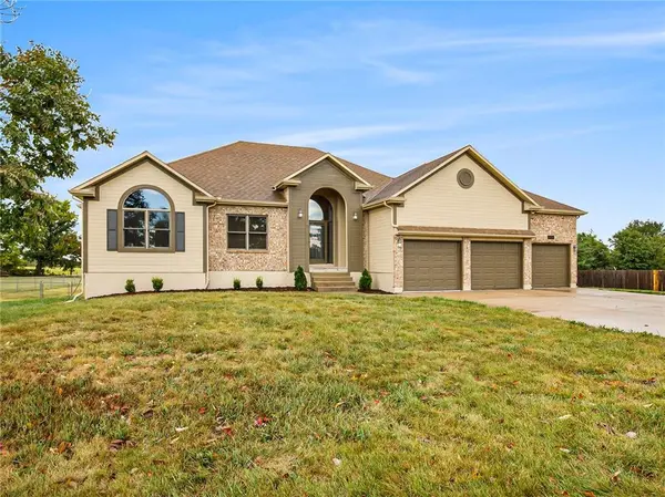 23705 S State Route C HWY, Peculiar, MO 64078