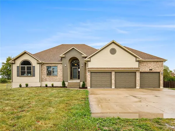 23705 S State Route C HWY, Peculiar, MO 64078