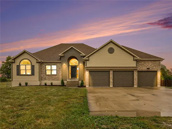 23705 S State Route C HWY, Peculiar, MO 64078