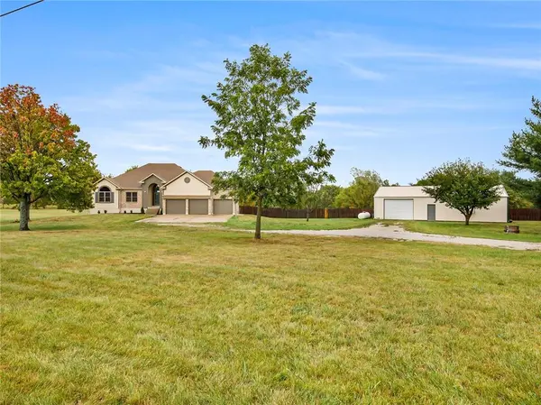 23705 S State Route C HWY, Peculiar, MO 64078