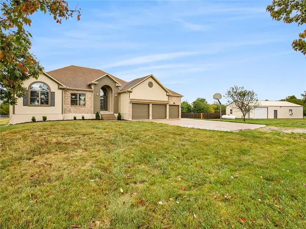 23705 S State Route C HWY, Peculiar, MO 64078