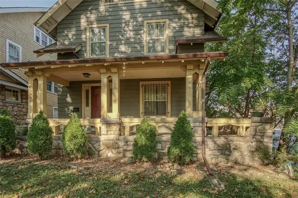 3900 FOREST AVE, Kansas City, MO 64110
