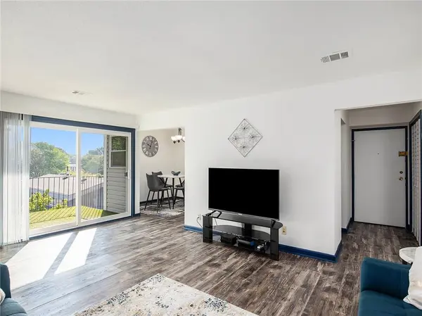 10110 W 96th TER ##E, Overland Park, KS 66212