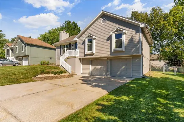 1421 SW Walnut ST, Lee's Summit, MO 64081