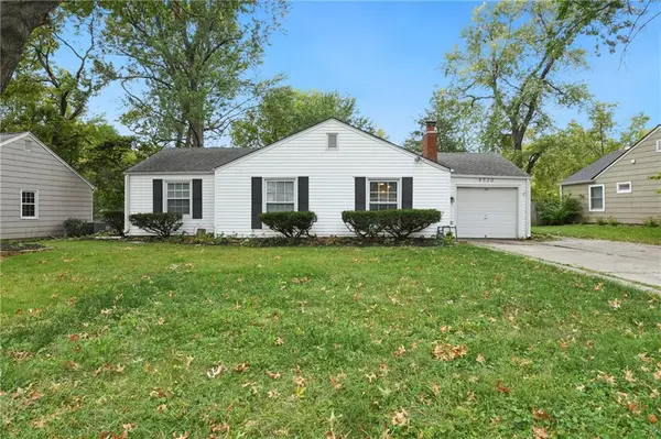 8520 Hiawatha RD, Kansas City, MO 64114
