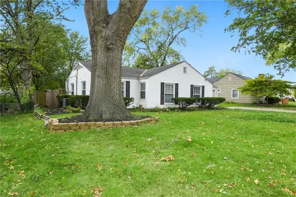 8520 Hiawatha RD, Kansas City, MO 64114
