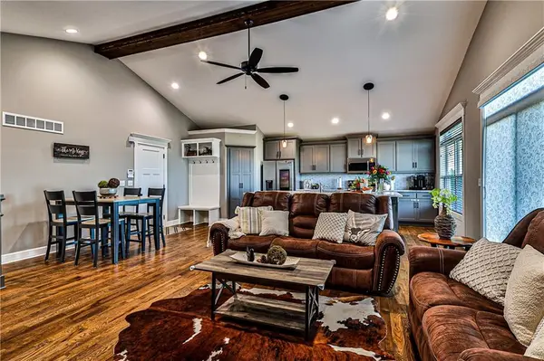1320 SW Addie LN Grain Valley, MO 64029