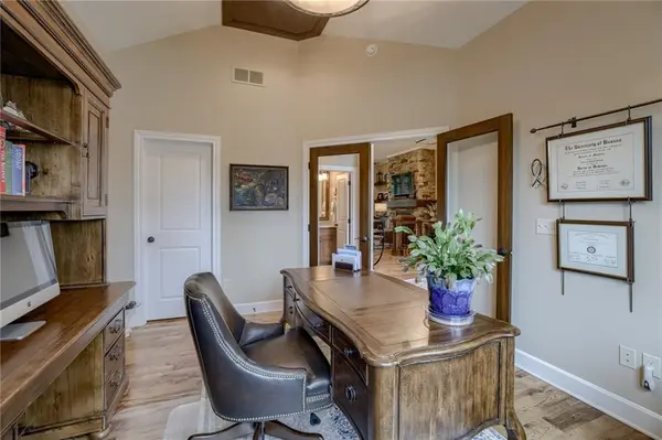 13100 Overbrook RD, Leawood, KS 66209