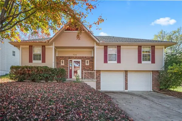 724 SW 30th ST, Blue Springs, MO 64015