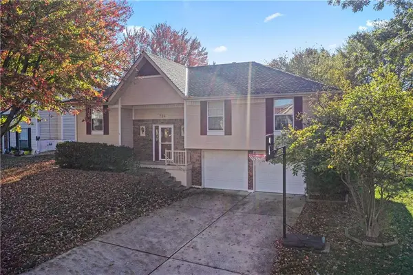 724 SW 30th ST, Blue Springs, MO 64015
