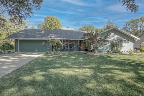 8105 Tomahawk RD, Prairie Village, KS 66208