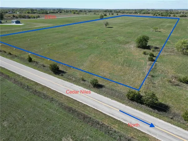 335 Cedar Niles RD, Paola, KS 66071
