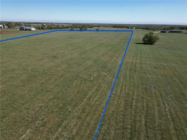 335 Cedar Niles RD, Paola, KS 66071