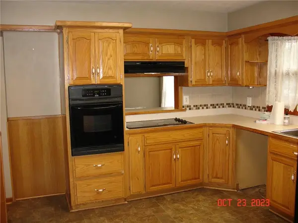 706 S Hudson ST, Buckner, MO 64016