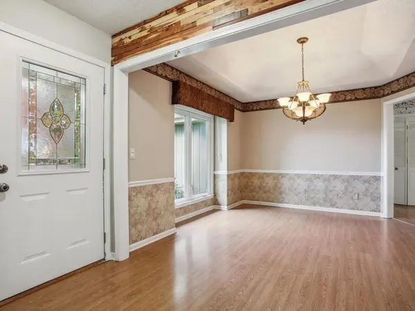 8255 NW Birch LN, Kansas City, MO 64151