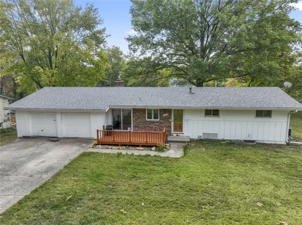 133 Dockside CIR, Lake Tapawingo, MO 64015