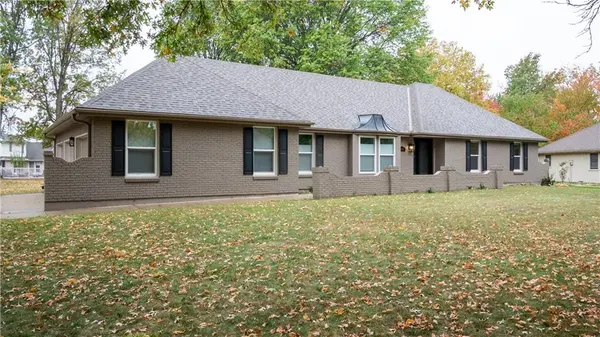 1601 NW Fawn CT, Blue Springs, MO 64015