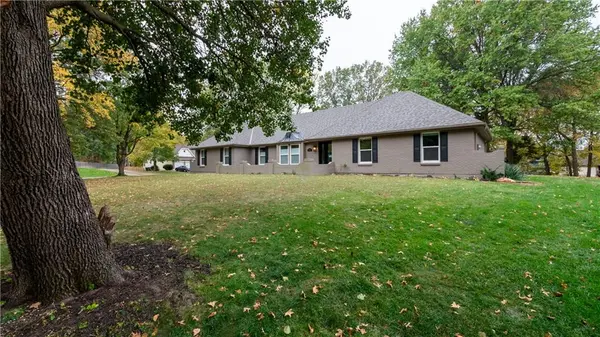 1601 NW Fawn CT, Blue Springs, MO 64015