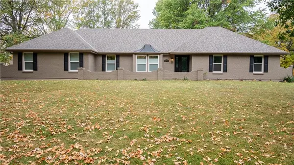 1601 NW Fawn CT, Blue Springs, MO 64015