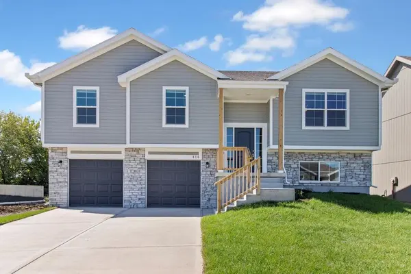 810 Shane LN, Belton, MO 64012