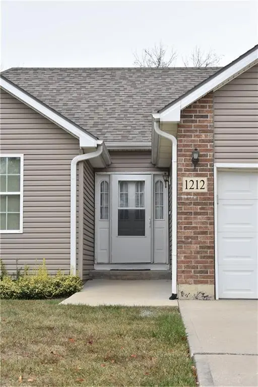 1212 Nottingham DR, Warrensburg, MO 64093