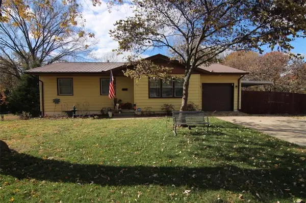 711 W Clay ST, Harrisonville, MO 64701