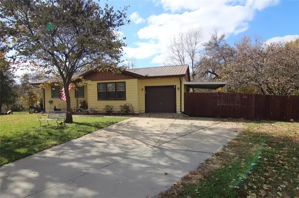 711 W Clay ST, Harrisonville, MO 64701