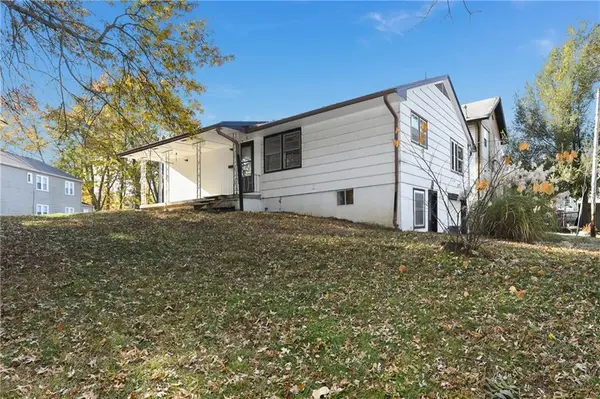727 Old Orchard ST, Excelsior Springs, MO 64024