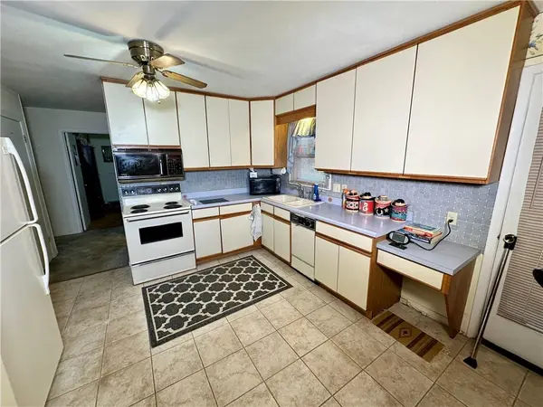 120 Hawthorne DR, Belton, MO 64012
