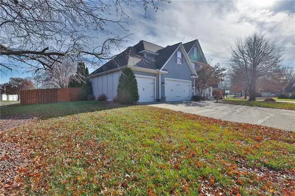 3904 SW 22nd ST, Blue Springs, MO 64015