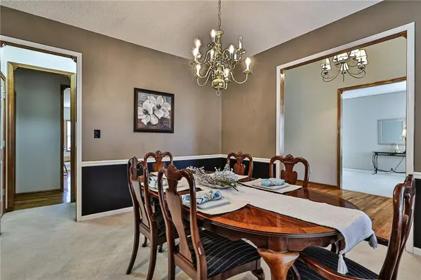 3904 SW 22nd ST Blue Springs, MO 64015