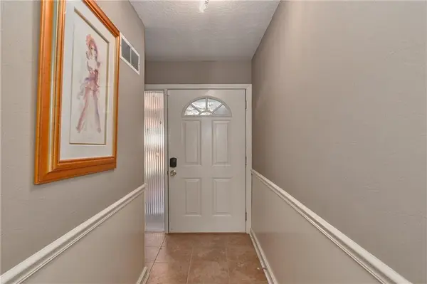 558 NW Valleybrook RD, Blue Springs, MO 64014
