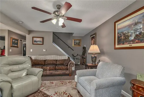 558 NW Valleybrook RD, Blue Springs, MO 64014