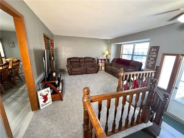804 NW Arlington PL, Blue Springs, MO 64015