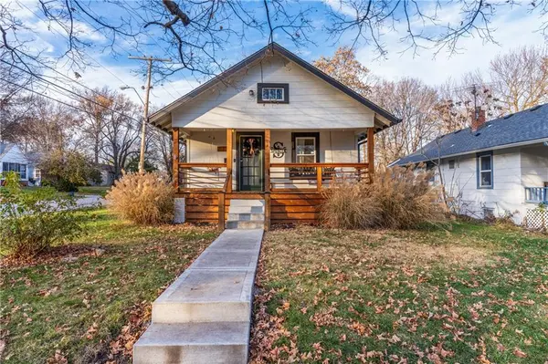 714 W 76th TER, Kansas City, MO 64114