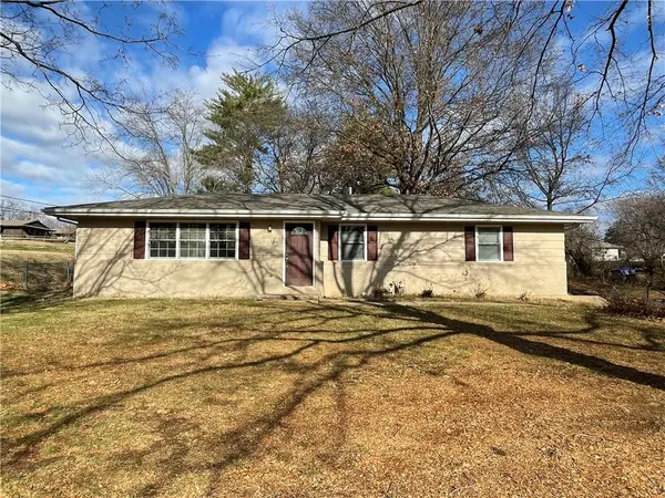 106 E Forrest LN, Excelsior Springs, MO 64024