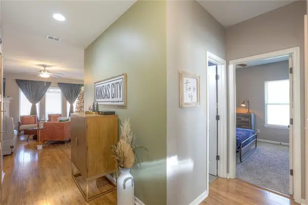 618 NW Walnut ST, Grain Valley, MO 64029