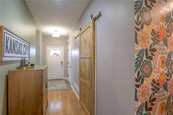 618 NW Walnut ST, Grain Valley, MO 64029
