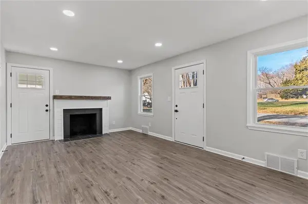 9831 E 68 TER, Raytown, MO 64133