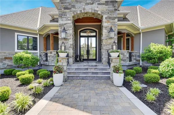 9925 W 159th ST, Overland Park, KS 66221