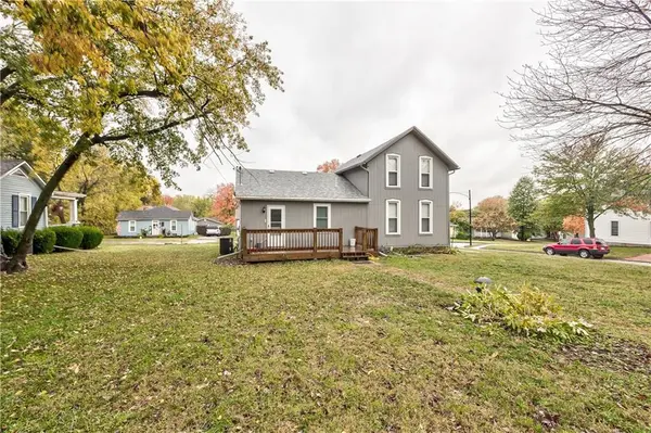 702 E Piankishaw ST, Paola, KS 66071