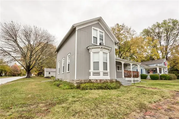 702 E Piankishaw ST, Paola, KS 66071