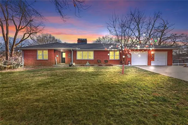 105 E 109th TER, Kansas City, MO 64114