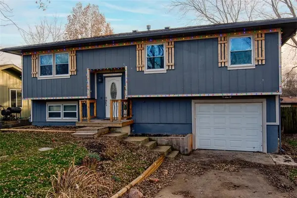 301 W Martin ST, Edgerton, KS 66021