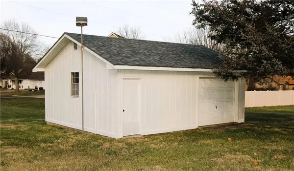 2103 Arcadia ST, Clinton, MO 64735