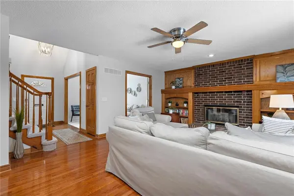 14246 W 124th TER, Olathe, KS 66062