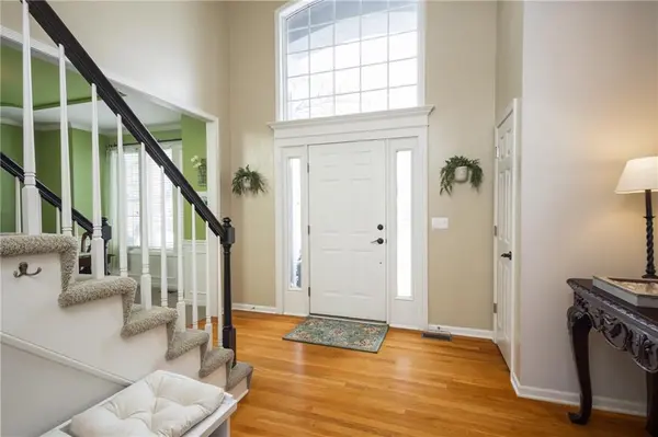 425 Emerald DR, Lee's Summit, MO 64064