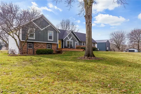 3328 Tonya ST, Grain Valley, MO 64029