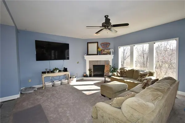 7229 N Smalley AVE, Kansas City, MO 64158