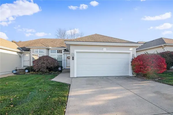 235 SW Chartwell DR, Lee's Summit, MO 64082